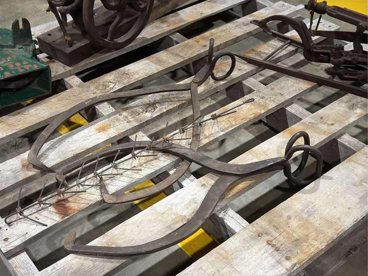 pair-of-ice-tongs-and-iron-ear-corn-dryer-image-5