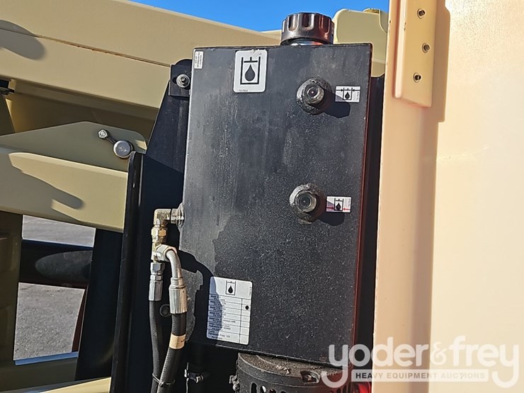 2004-jlg-e300ajp-image-33