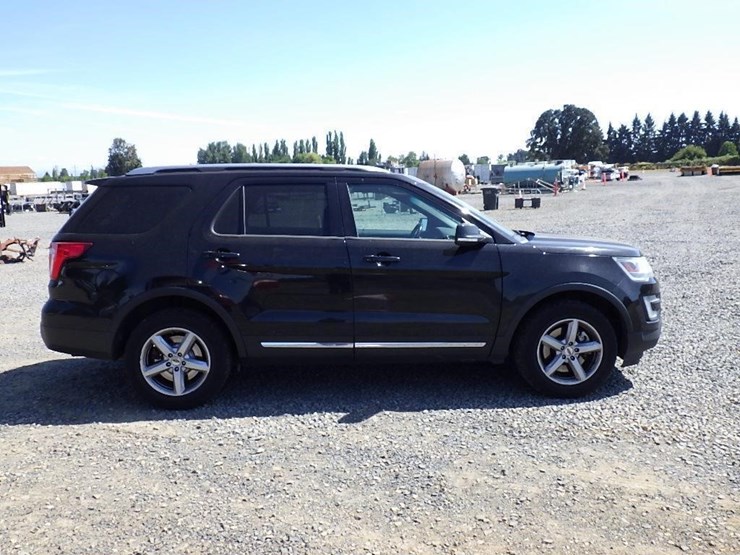 2016-ford-explorer-xlt-image-3