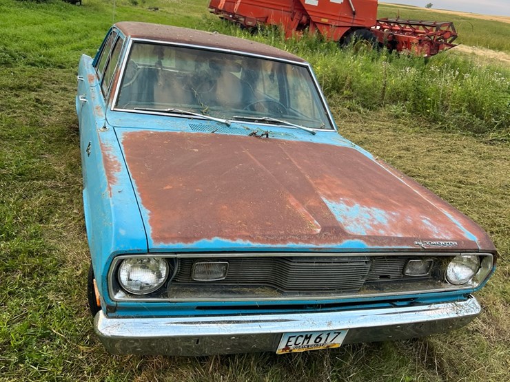 1972-plymouth-valient￼,-slant-six-engine-and-manual-transmission,-glass-is-good,-leaf-springs,-been-sitting-for-a-long-time.-image-38