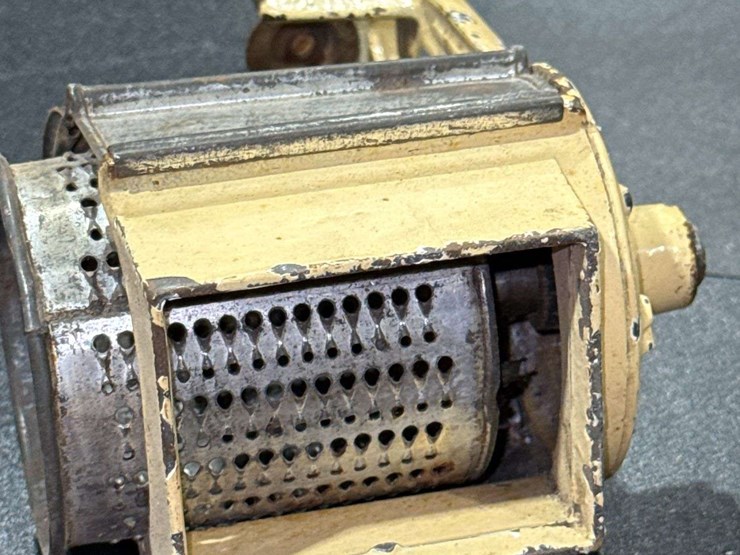 collection-of-cheese-graters-image-16