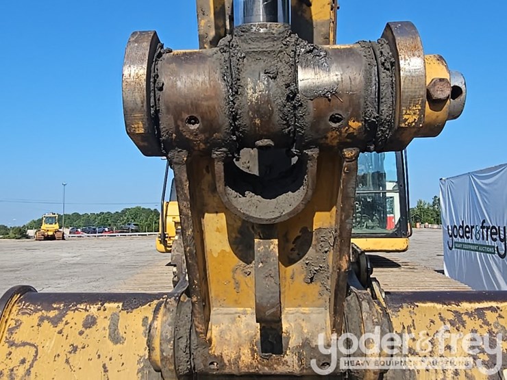 2019-caterpillar-336-image-30