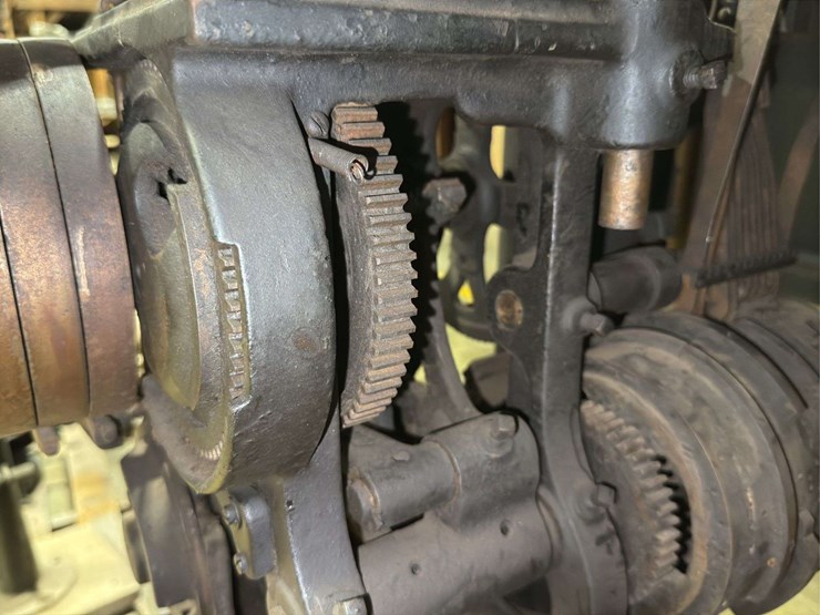circular-knitting-machine-image-38