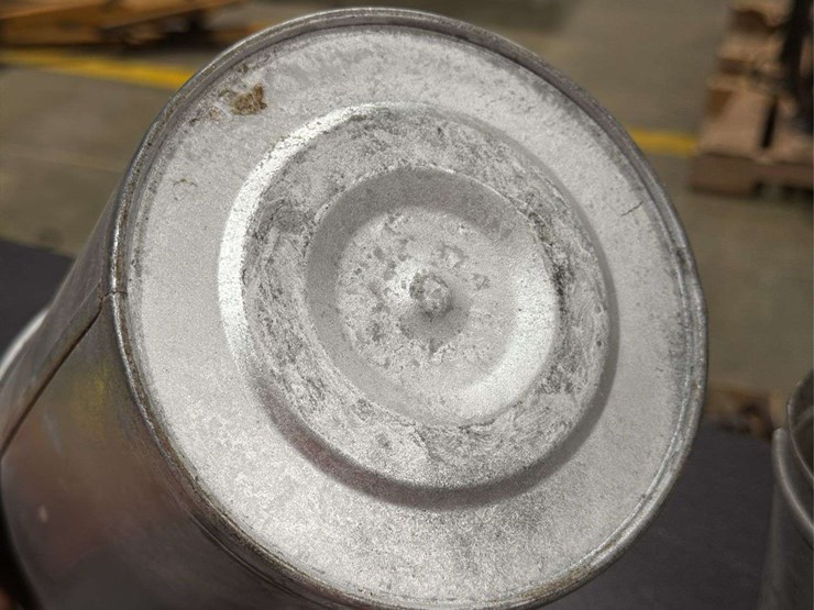 2qt-hand-crank-ice-cream-maker,-made-of-galvanized-metal.-image-21