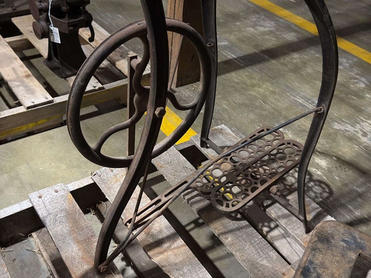 new-rodger’s-treadle-scroll-saw-image-17