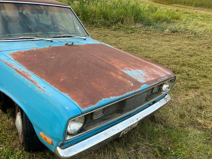 1972-plymouth-valient￼,-slant-six-engine-and-manual-transmission,-glass-is-good,-leaf-springs,-been-sitting-for-a-long-time.-image-39