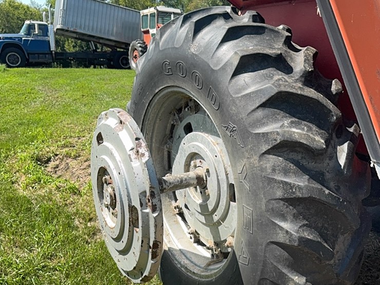 massey-ferguson-2705-image-9