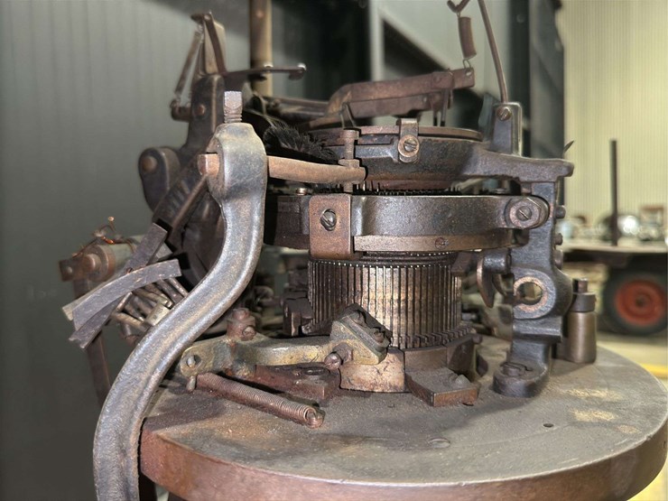 circular-knitting-machine-image-50