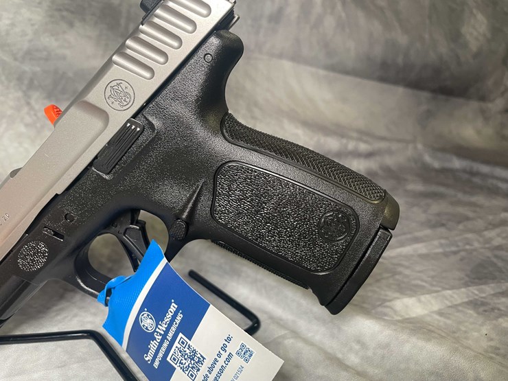 #4528-•-smith-&-wesson-sd40-40-s&w-pistol,-sn:-ehj5910-image-21