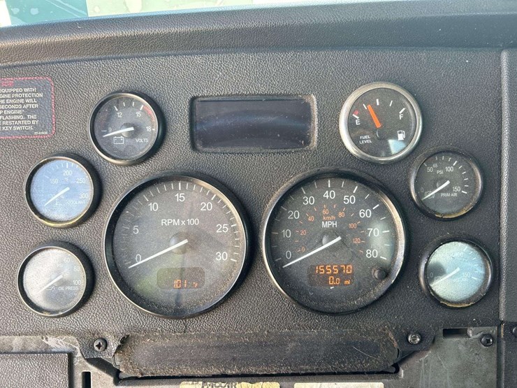 2014-peterbilt-384-image-24