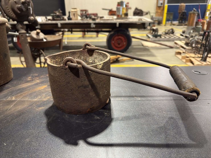 cast-iron-pots-image-13