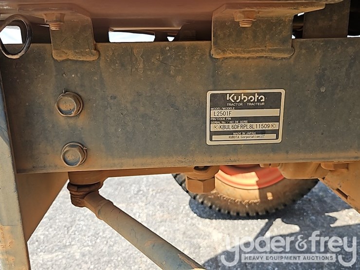 2020-kubota-l2501f-image-27