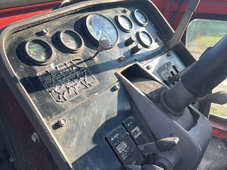 massey-ferguson-1135-image-25