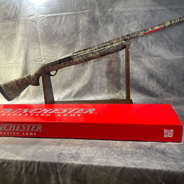 #4618 • Winchester SX4 12 Ga. Semi-Auto Shotgun, SN: PT19457W11K