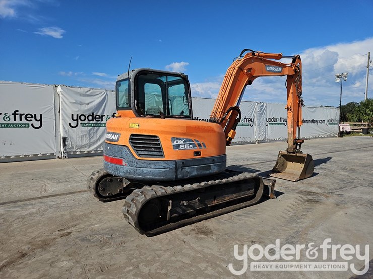 2019-doosan-dx85r-3-image-4