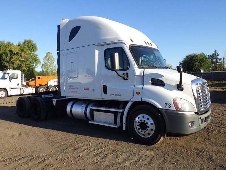 2016-freightliner-cascadia-113-image-2