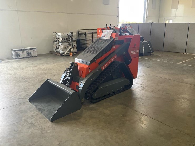 #1004-•-hurricane-hrc-700-mini-skid-steer-loader-image-4
