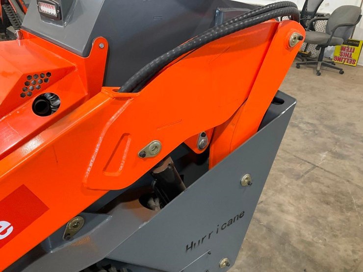#1010-•-hurricane-hrc600l-mini-skid-steer-loader-image-7