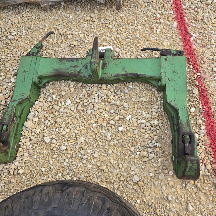 #3936 • JOHN DEERE QUICK HITCH CAT III