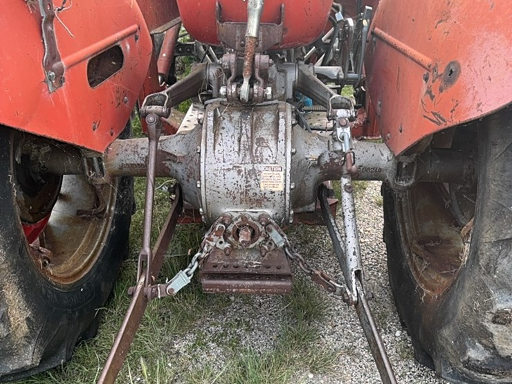 massey-ferguson-135-image-9