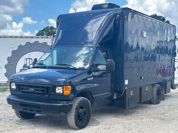 2007-ford-e450-image-1