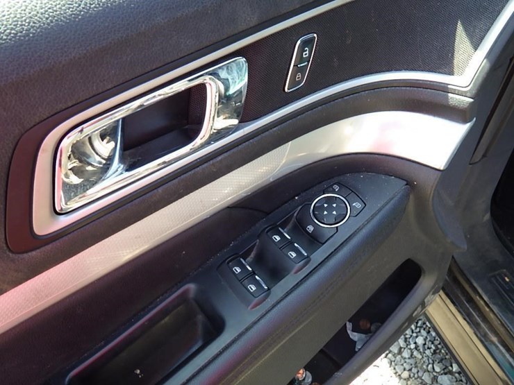 2016-ford-explorer-xlt-image-18