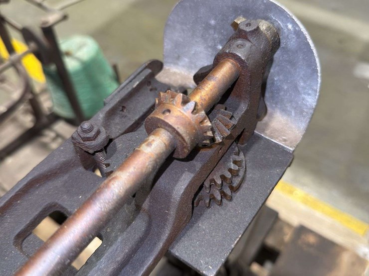 industrial-guillotine-paper-cutter-image-14