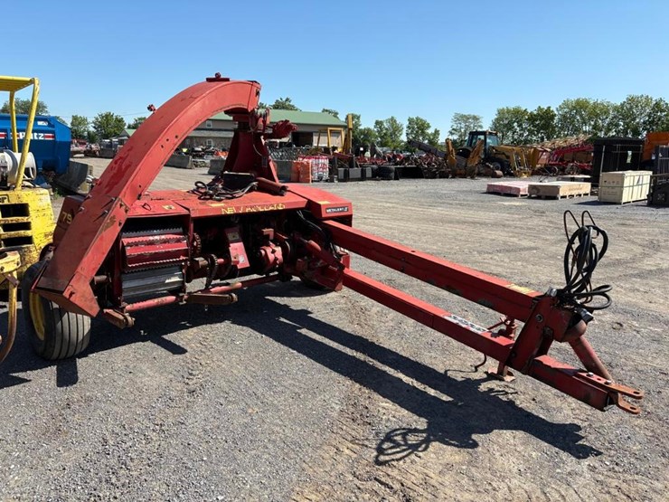 new-holland-790-image-1