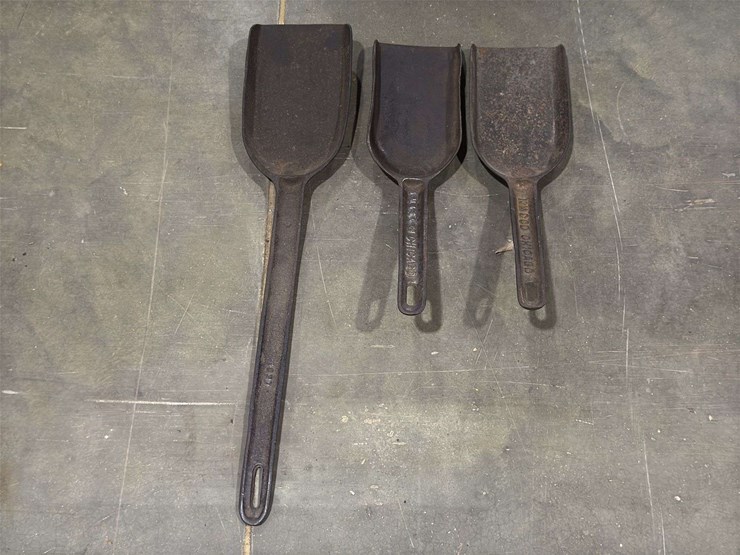 cast-iron-train-caboose-coal-shovels-image-1