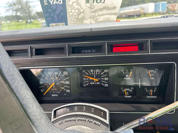 1993-ford-f700-image-12