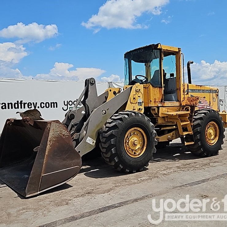2002 VOLVO L90D