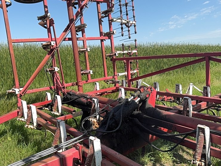 45’-wil-rich-field-cultivator-with-complete-walking-tandems-and-harrows-image-17
