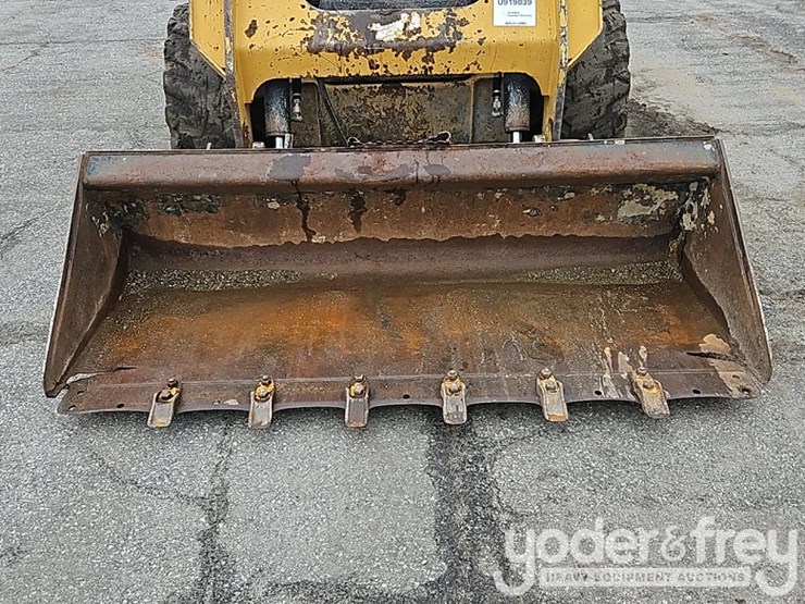 2016-caterpillar-236d-image-8