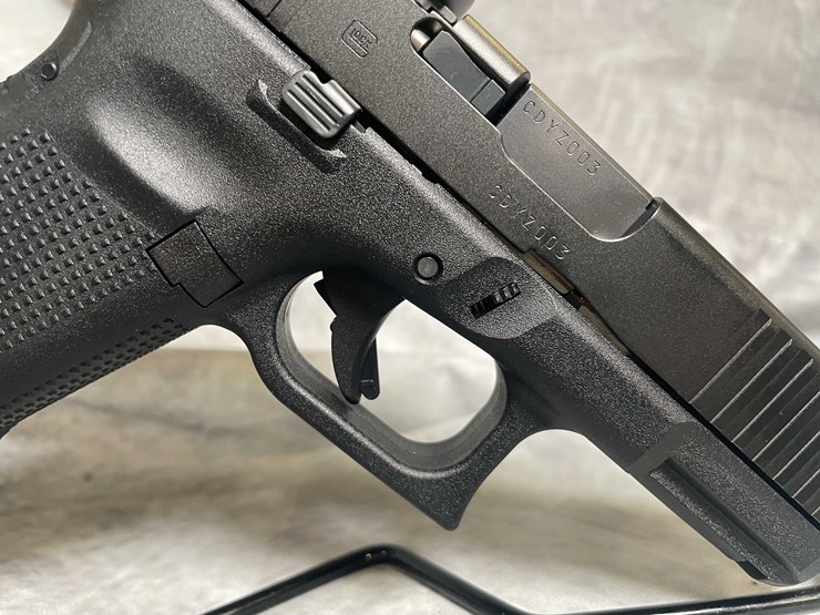 #4562-•-glock-19-gen-5-9mm-luger-semi-auto-pistol,-sn:-cdyz003-image-12