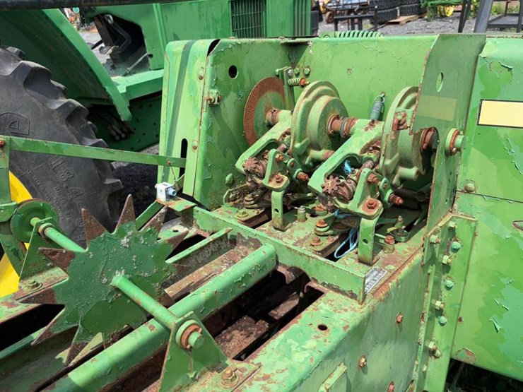 john-deere-336-image-12