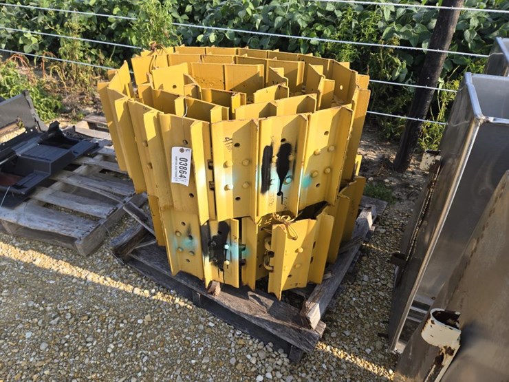 #3864-•-set-of-2-track-chains-with-pads-image-7