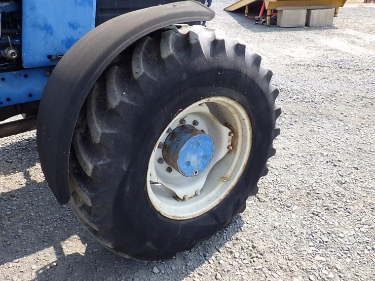 ford-8830-image-32