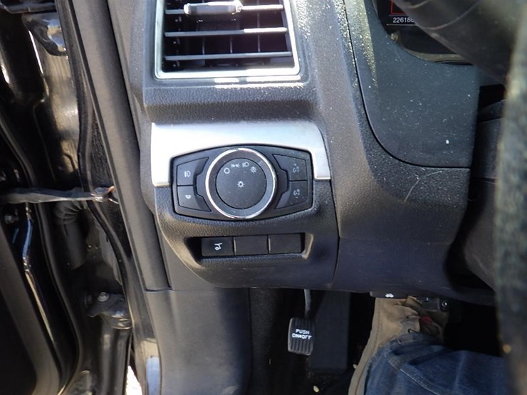 2016-ford-explorer-xlt-image-22