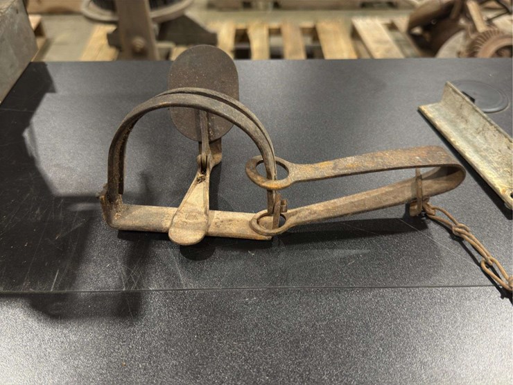 fence-and-trap.-three-traps-and-a-barb-wire-fence-stretcher.-image-10