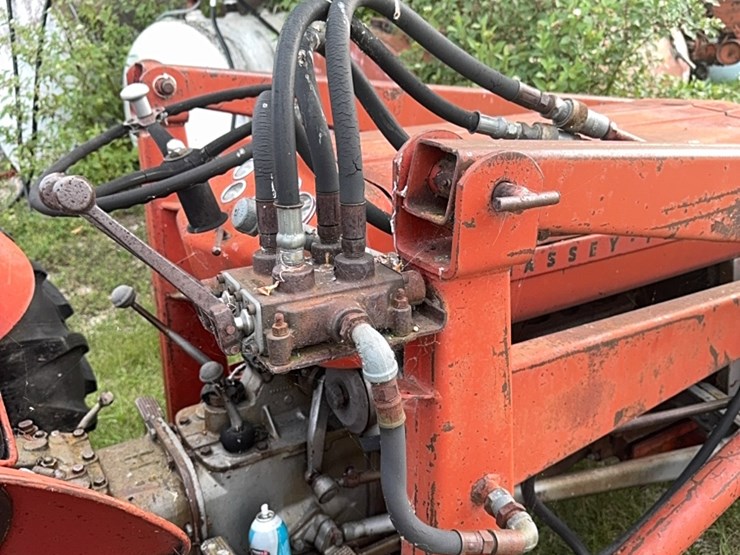 massey-ferguson-135-image-16