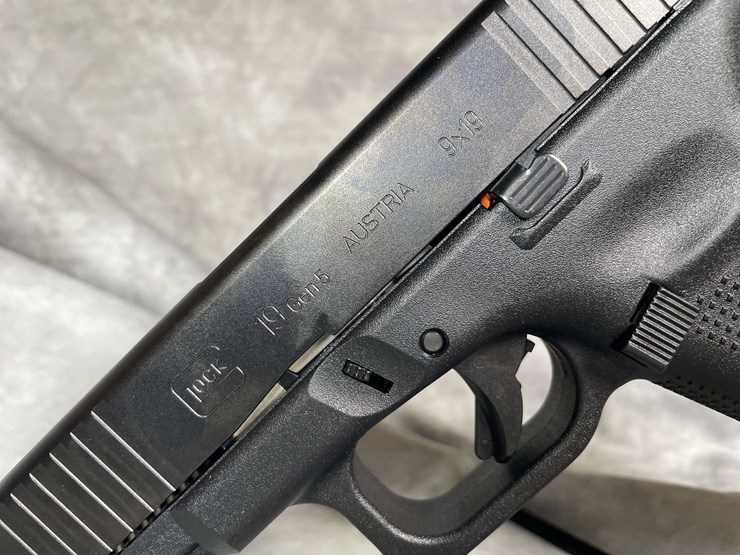 #4544-•-glock-19-gen-5-9mm-luger-semi-auto-pistol,-sn:-cesf245-image-16