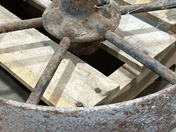 salvaged-cast-iron-wheels-of-varying-sizes-image-23