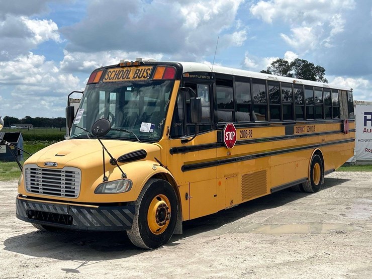 2007-freightliner-b2-image-1