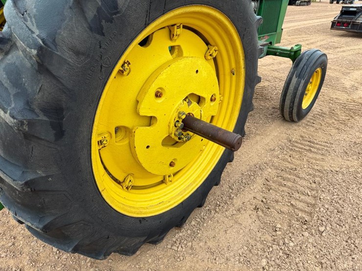 1980-john-deere-2240-image-9