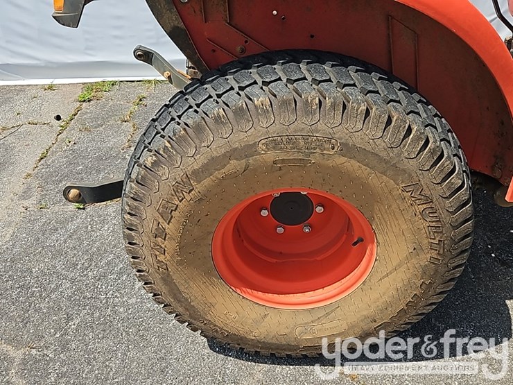 2020-kubota-l2501f-image-11