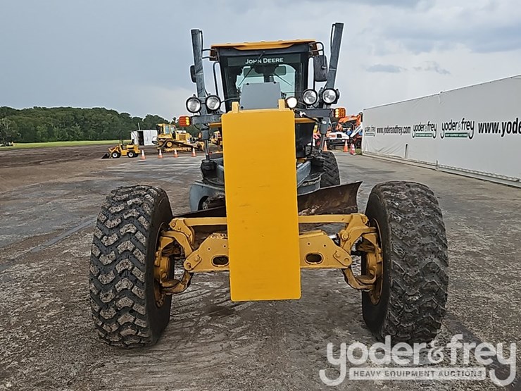 2014-deere-770g-image-15