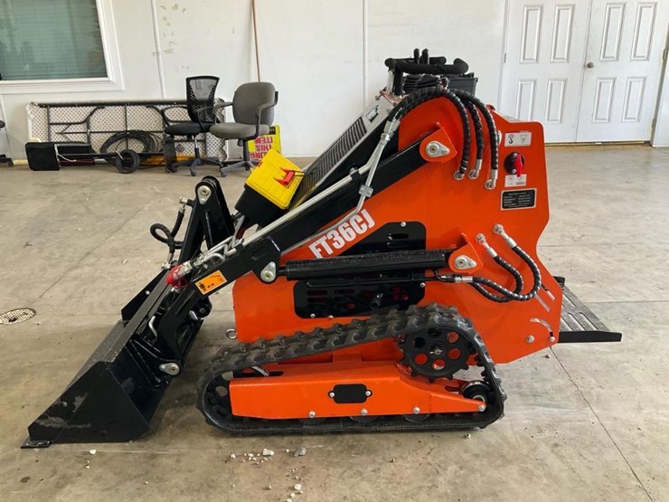 #1013-•-unused-future-ft36c-mini-skid-steer-image-2
