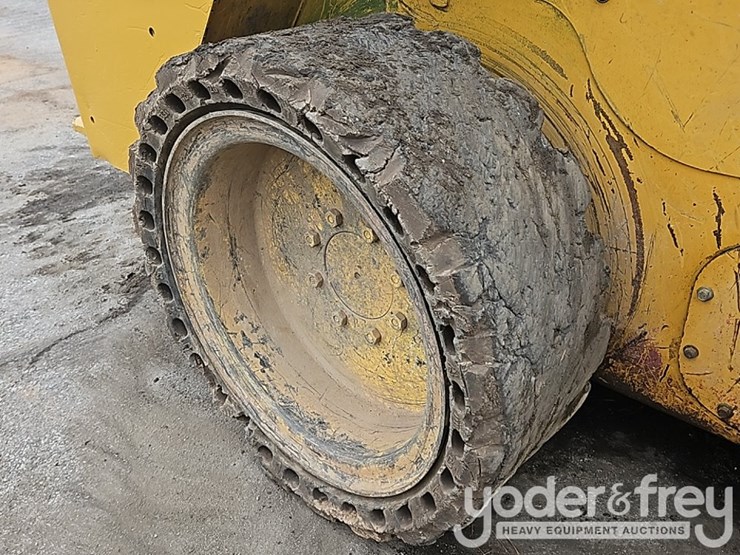 2016-caterpillar-236d-image-15
