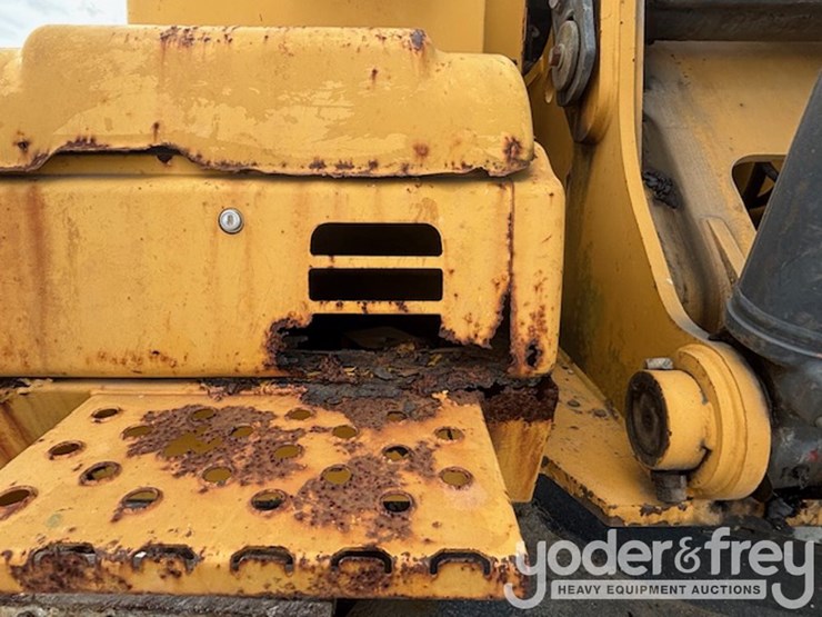 2011-deere-250g-lc-image-17