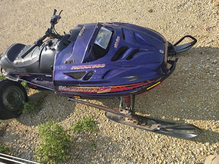 #3877-•-ski-doo-583-snowmobile---for-parts-only-image-7